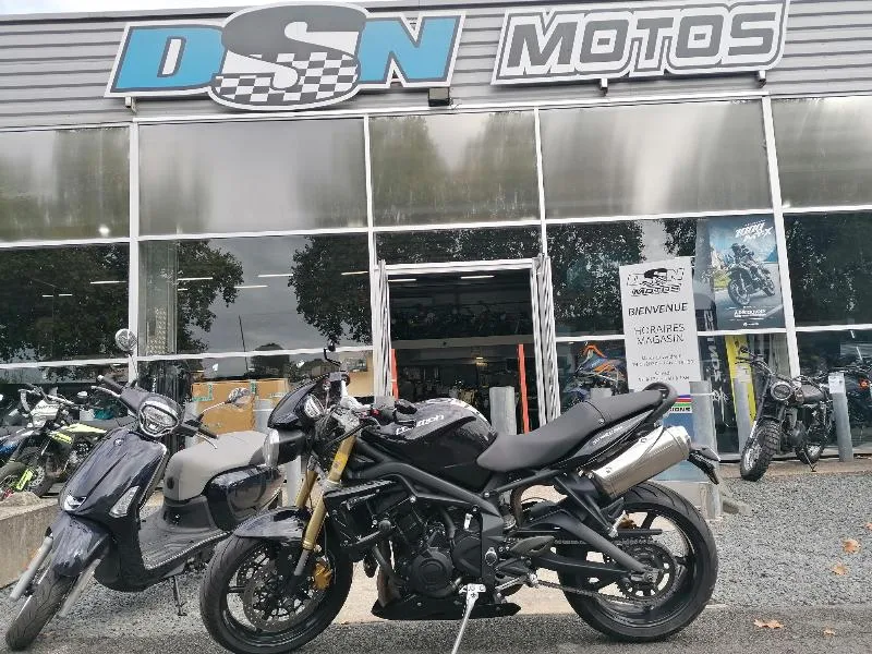 STREET TRIPLE 675