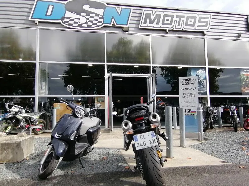 STREET TRIPLE 675