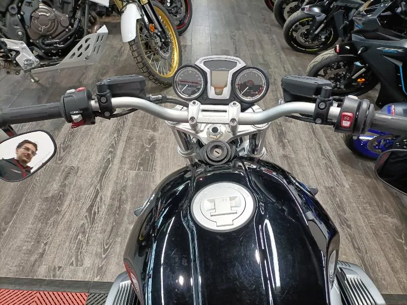 R NineT