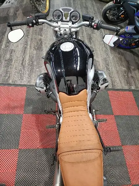 R NineT