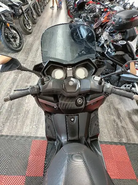 XMAX 125