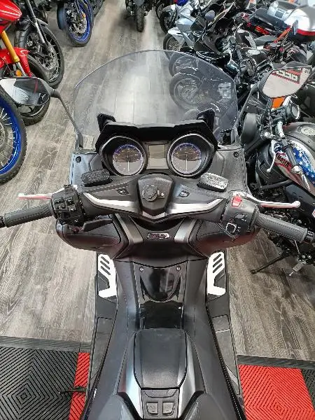 XP TMAX 560
