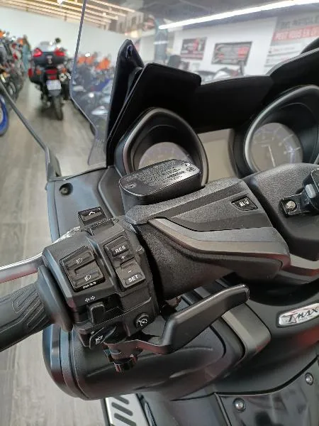 XP TMAX 560
