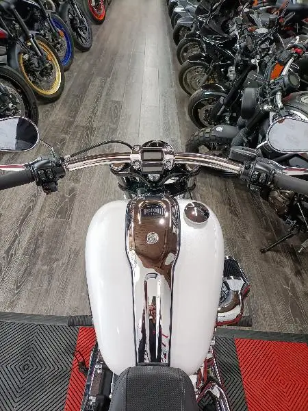 SOFTAIL BREAKOUT 1868