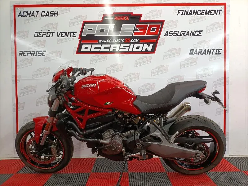 MONSTER 821