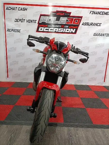 MONSTER 821