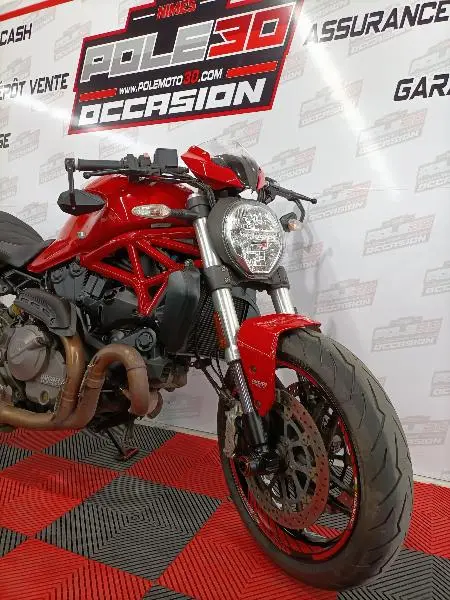 MONSTER 821