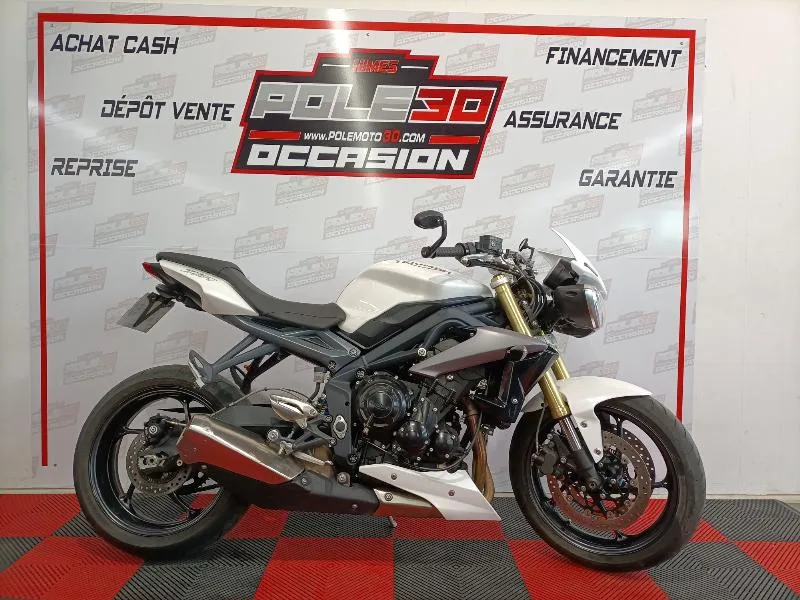 STREET TRIPLE 675
