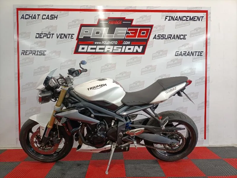 STREET TRIPLE 675