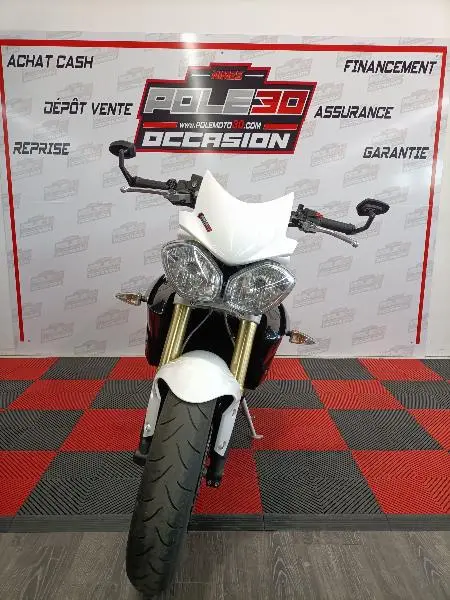 STREET TRIPLE 675