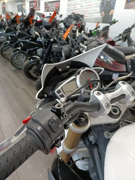 STREET TRIPLE 675