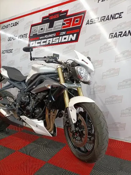 STREET TRIPLE 675