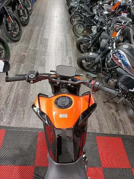 890 DUKE L