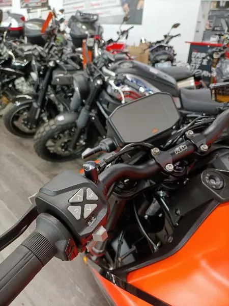 890 DUKE L