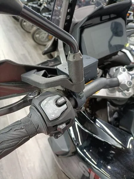 DL VSTROM 1050DE