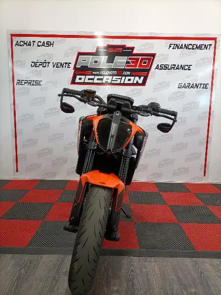 890 DUKE GP