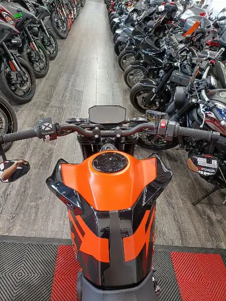890 DUKE GP
