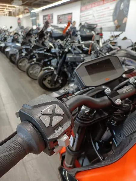 890 DUKE GP