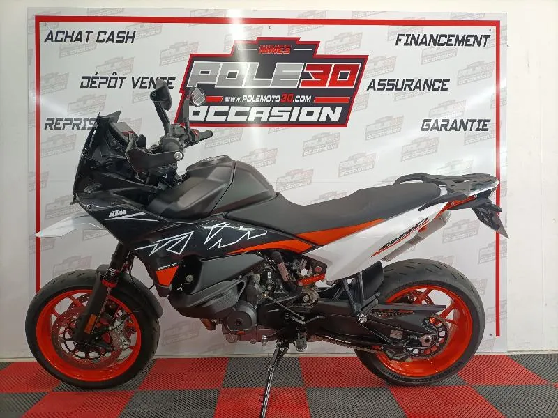 890 SMT