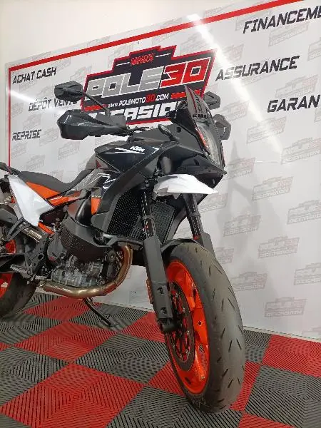 890 SMT
