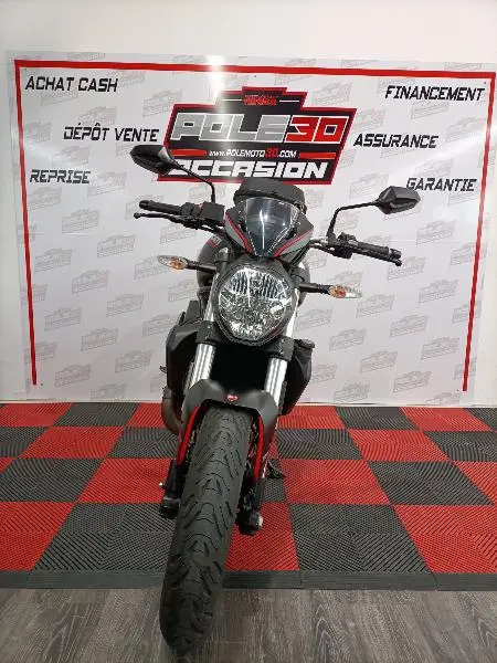 MONSTER 821