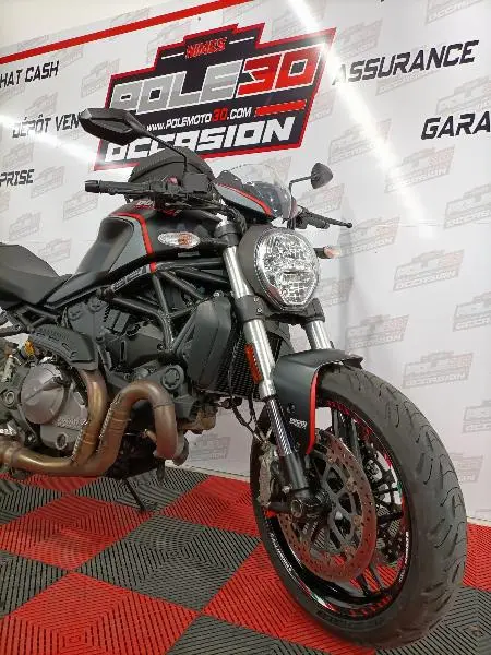 MONSTER 821