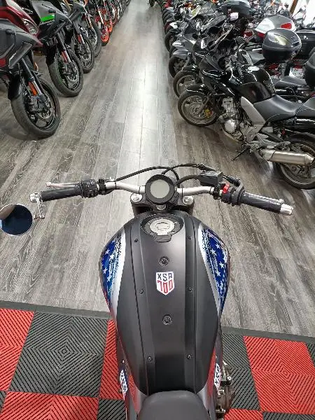 XSR 700
