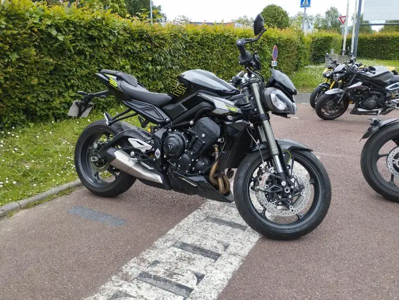 STREET TRIPLE 765 RS