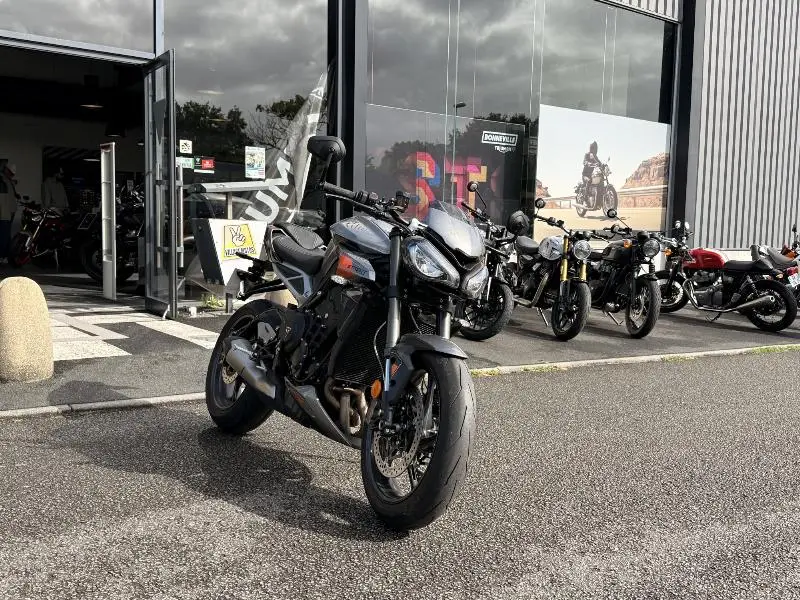 STREET TRIPLE 765 RS