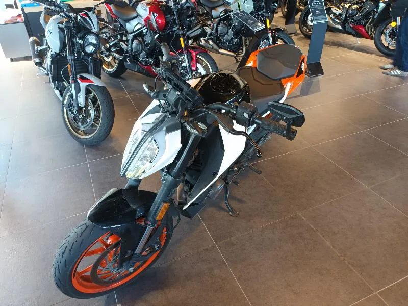125 DUKE ABS