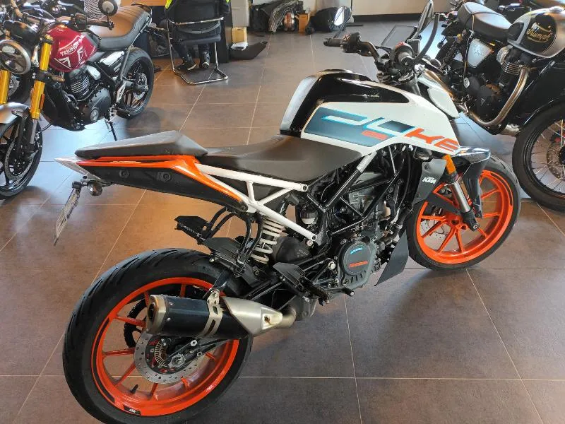 125 DUKE ABS