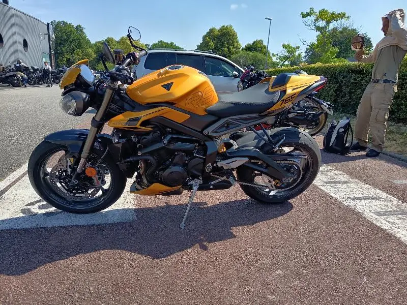 STREET TRIPLE 765 RS