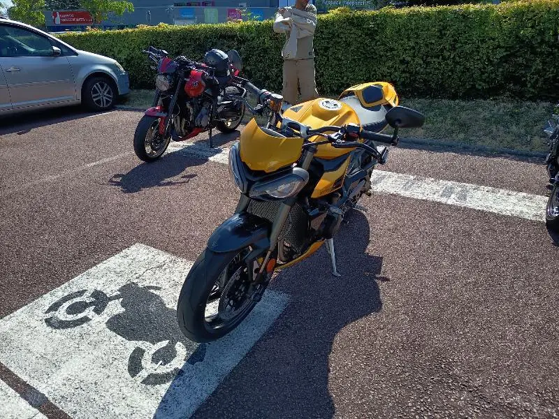 STREET TRIPLE 765 RS
