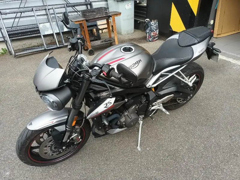 STREET TRIPLE 765 RS
