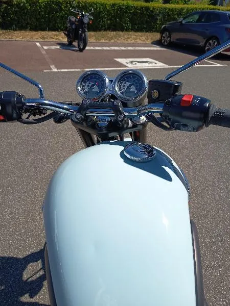 Bonneville T100