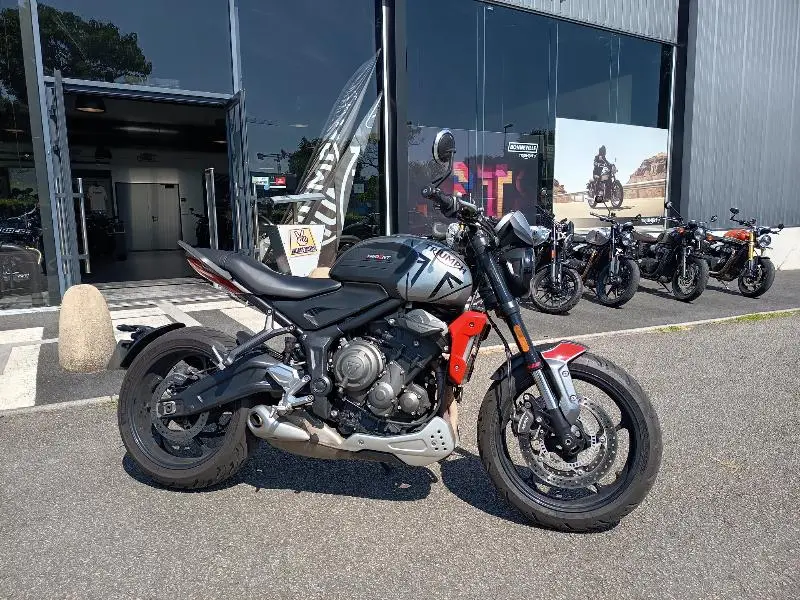 TRIDENT 660