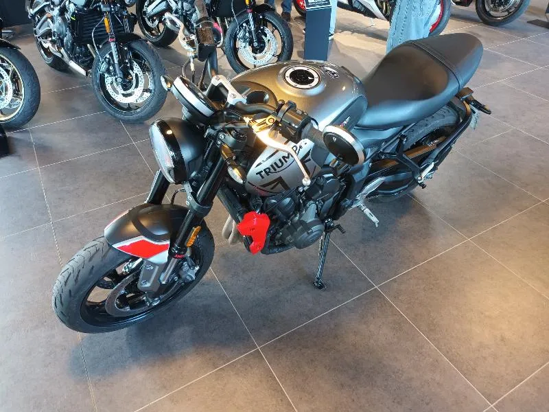 TRIDENT 660