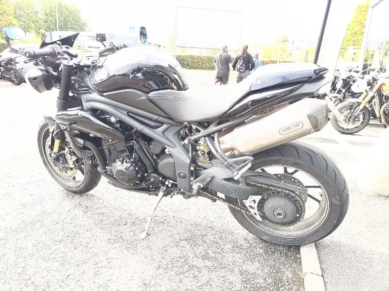 SPEED TRIPLE 1050 R