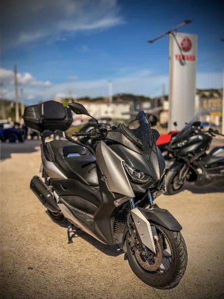 XMAX 300