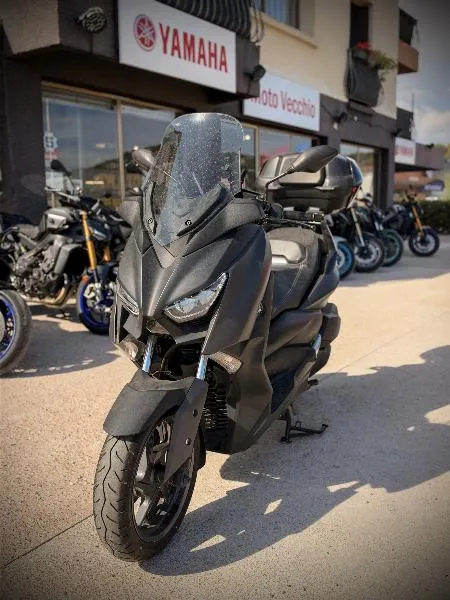 XMAX 300