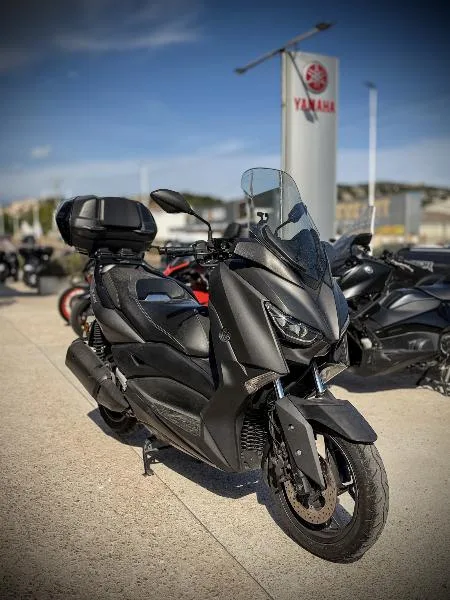 XMAX 300