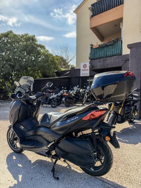 XMAX 300