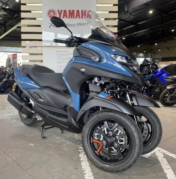 TRICITY 300