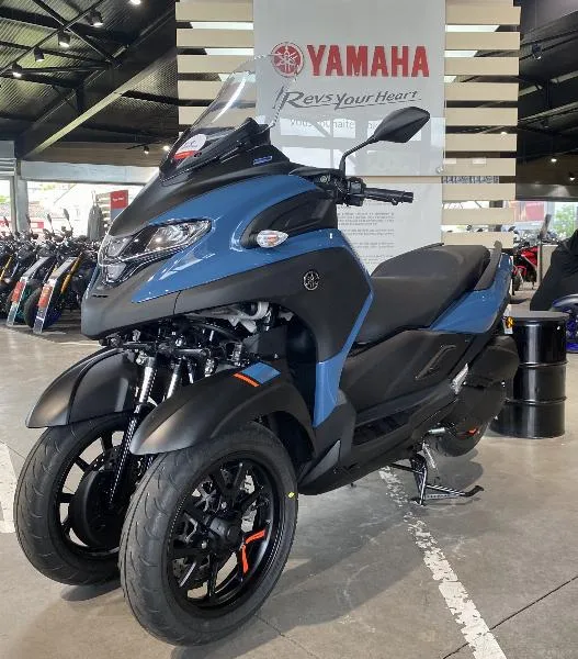 TRICITY 300