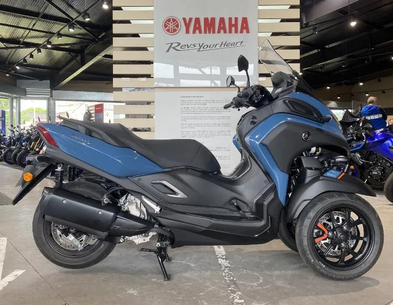 TRICITY 300