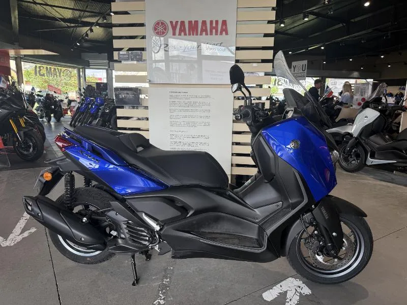 XMAX 125