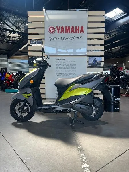 AVENIS 125