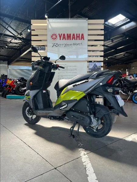 AVENIS 125