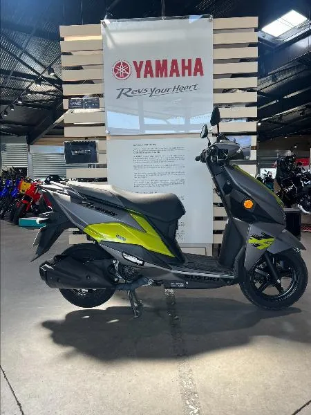 AVENIS 125