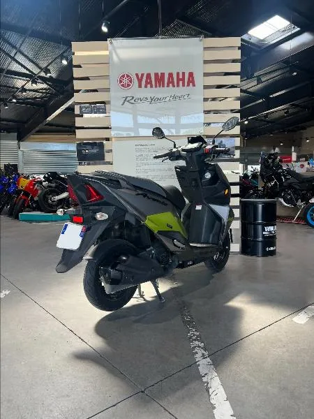 AVENIS 125
